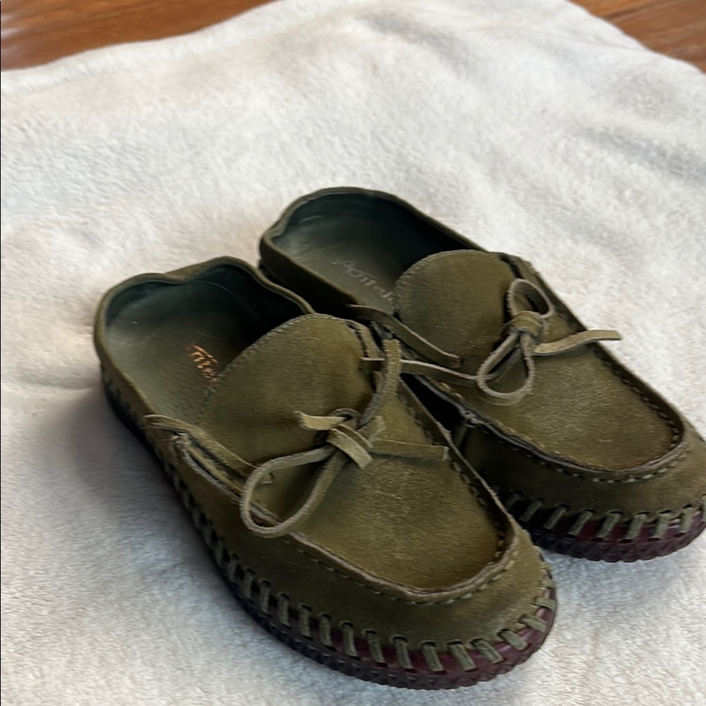 Antelope Womens Size Green Suede Slip On Moccasin